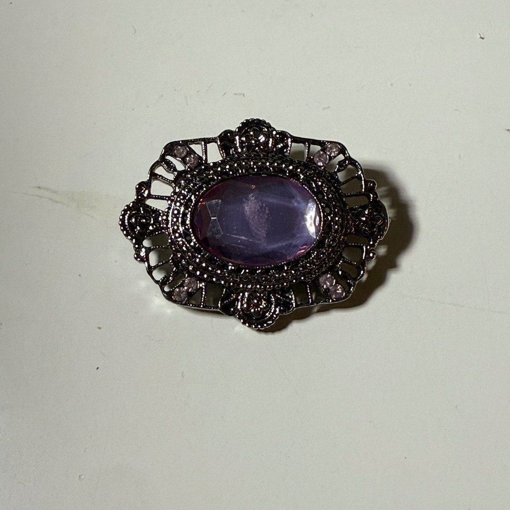 Vintage Style Oval Purple Gem Brooch Ornate‎ Filigree Design Silver Tone